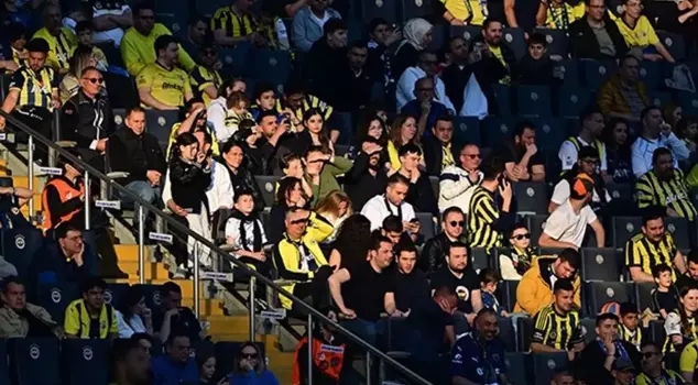 In the controversial match of Fenerbahçe, only 1 player was applauded.