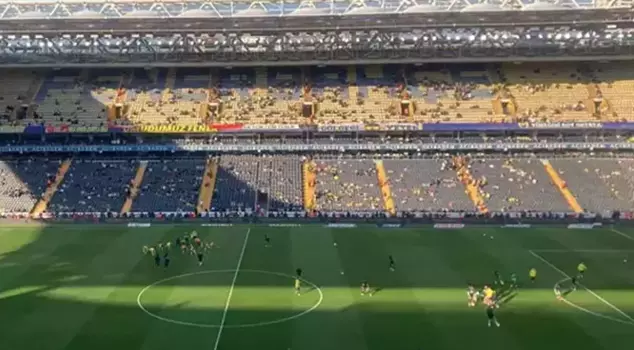 The Fenerbahçe fans whistled at the players as soon as the match started.