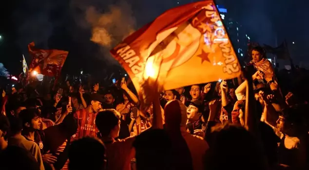 Galatasaray has declared its championship! Famous personalities flooded social media with posts.