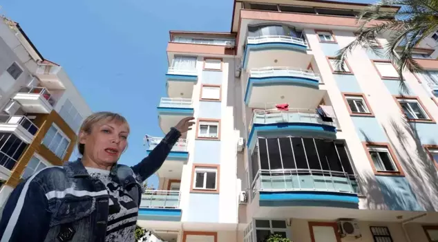 Kiracısını çıkaramayan Rus öğretmen Antalya’da varlık içinde yokluk yaşıyor. 

المعلم الروسي الذي لا يستطيع إخراج مستأجره يعيش في أنطاليا في حالة من الوجود في عدم.