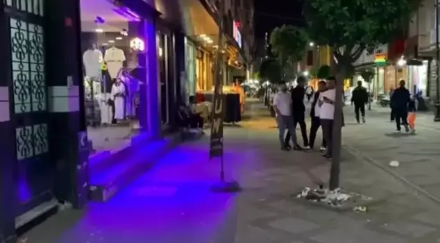 A gunman opened fire at a clothing store in Istanbul! There are 5 injured.