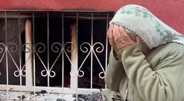 The fire started by the 16-year-old boy burned the house to ashes! The elderly woman couldn't hold back her tears.