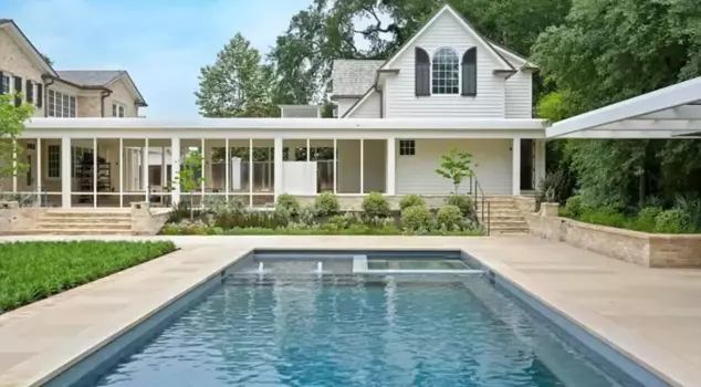 The price of the mansion that Emma Stone has put up for sale is shocking.