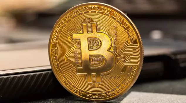بيتكوين تتجاوز 111 ألف دولار وتحقق قمة تاريخية جديدة.
