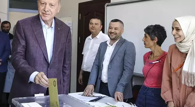 إجابة أردوغان على تصريح أوزغور أوزيل بشأن الانتخابات المبكرة: لن ندخل تركيا في مثل هذه المحنة.