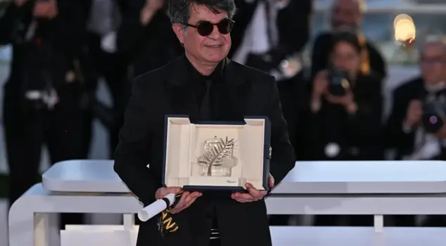 The Golden Palm in Cannes to the Iranian director.