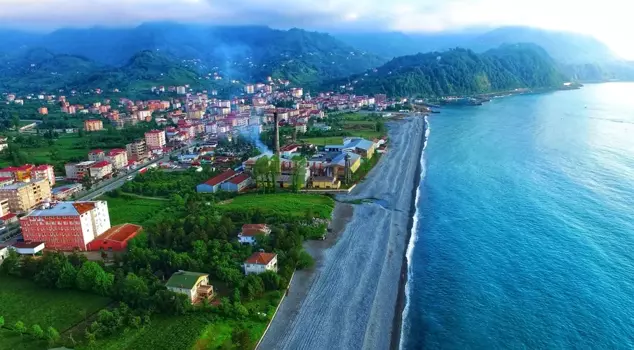 In Kemalpaşa, the number of Georgian tourists has decreased, and shopkeepers are struggling: There are those who close their shops without making a sale.