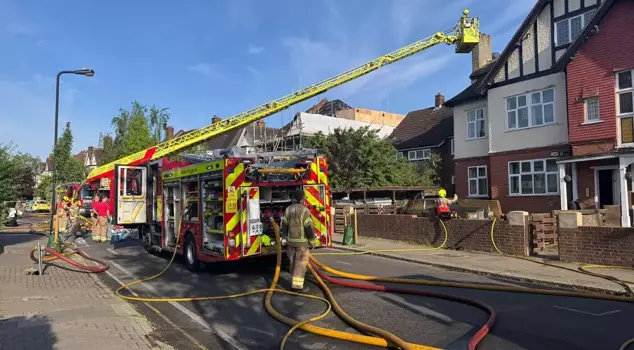 In a house fire, 4 people, including 3 children, lost their lives.
