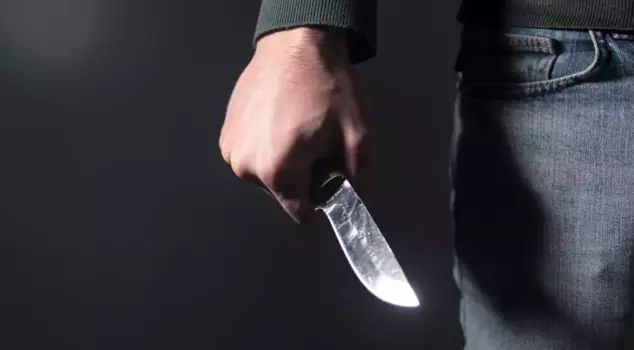He stabbed his mother and father and was caught red-handed by the police.