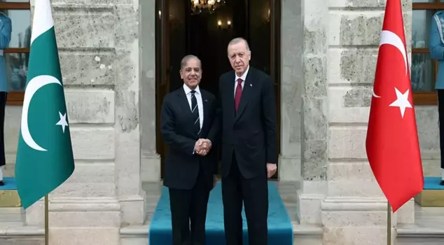 President Erdoğan met with the Prime Minister of Pakistan in Istanbul.