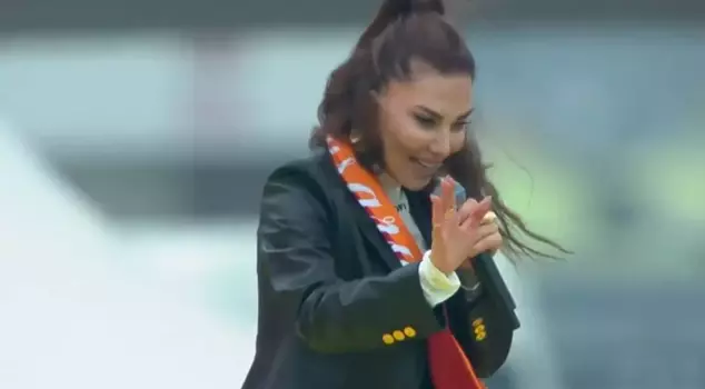 Ebru Yaşar thrilled hundreds of thousands of Galatasaray fans with 