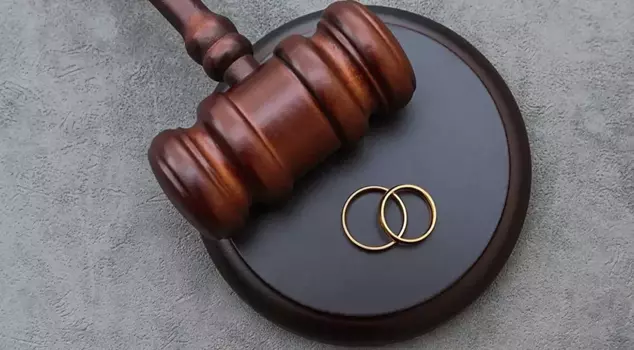 The husband, who did not even know his wife's workplace address, was deemed at fault in the divorce case.