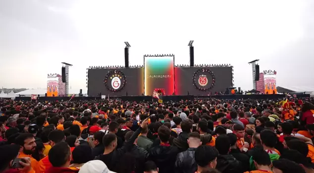 Galatasaray fans flocked to Yenikapı! As of 17:00, the current number of fans has been announced.