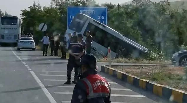 A tour bus fell into a ditch in Isparta: 16 injured.