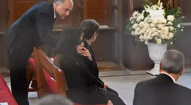 Feyruz bid farewell to her son Ziyad Rahbani on his final journey.