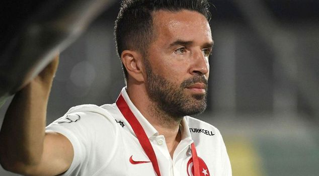 He is embarking on a new adventure! Gökhan Gönül has stepped down from his position in the national team.