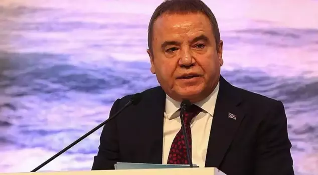 أنجيو رئيس بلدية أنطاليا الكبرى محي الدين بوجك.