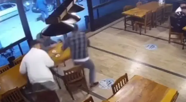 The moment of the earthquake that occurred at night in Bolu was captured on camera.