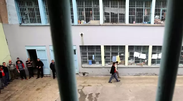 The execution package will be submitted to the presidency of the Parliament at 3:00 PM.