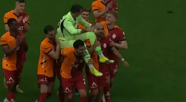 Fernando Muslera bid farewell by being carried on shoulders at Galatasaray.