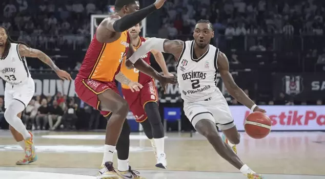 In the basketball game, Beşiktaş Fibabanka defeated Galatasaray by a wide margin.