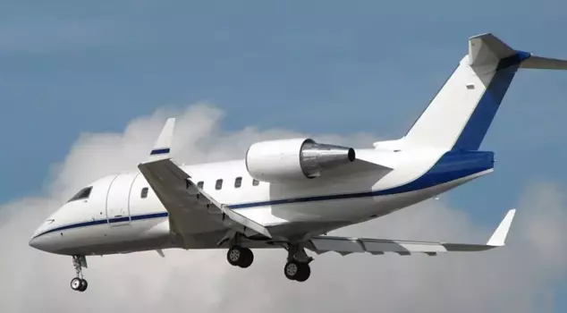 A small plane crashed on a house in Germany, resulting in the death of 2 people.