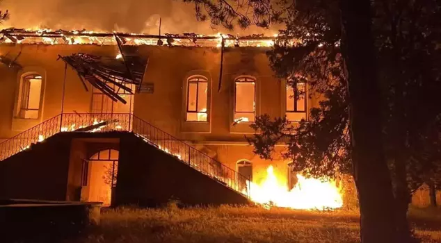 A 100-year-old historical school building in Denizli was reduced to ashes in a fire.