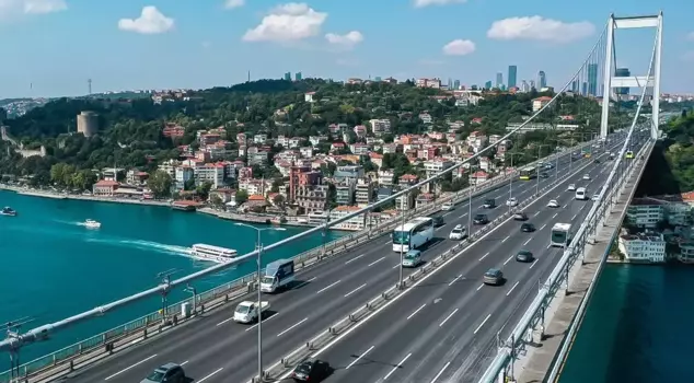 During the Eid al-Adha holiday, bridges, highways, and public transportation within the city will be free of charge.