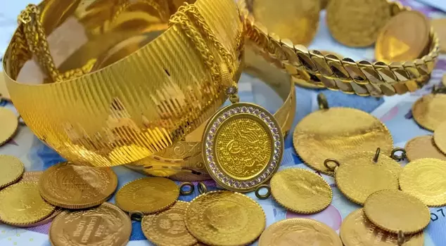 Gold prices started the week with a surprise.