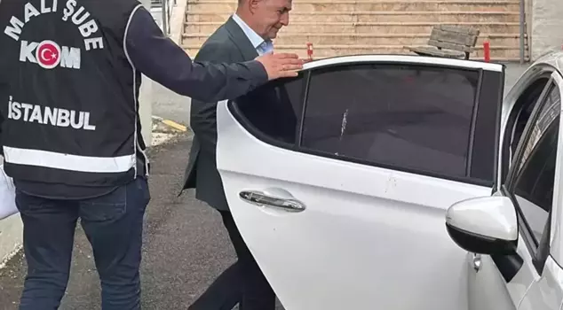 The Mayor of Büyükçekmece, Akgün, responds to the bundles of money found outside his house: 