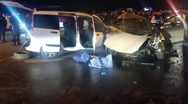 Two vehicles collided head-on! 5 people lost their lives, and 2 others were injured.