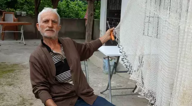 The craft he learned while grazing sheep changed his life! He sells each one for 6,500 lira.