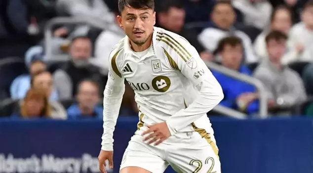 The decision of Cengiz Ünder from Los Angeles FC.