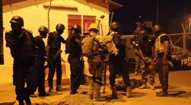 Attack on military airport in Mali, including Russian mercenaries: over 30 dead.