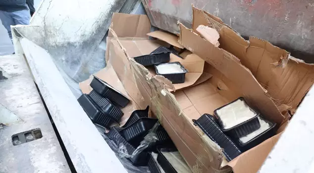 The indispensable item of the tables was transported this way, and the teams immediately destroyed it.