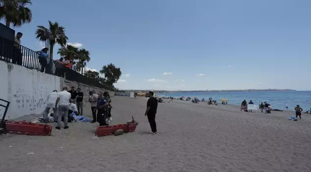 A homeless man was found dead on Konyaaltı Beach in Antalya.