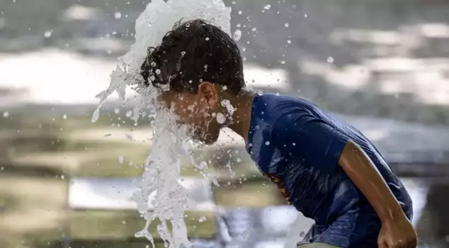 During the holiday, temperatures will rise up to 35 degrees.