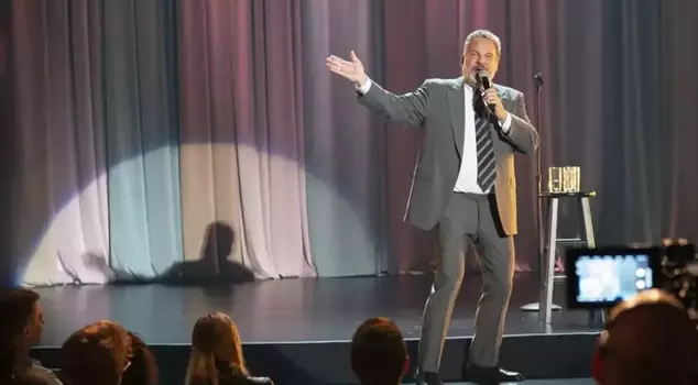 Jeff Garlin did not receive cash and did not go on stage.