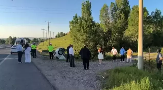 A car lost control and fell into a drainage ditch! 3 people were injured.