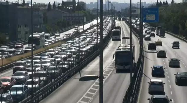 On the eve of Eid al-Adha, traffic came to a standstill.