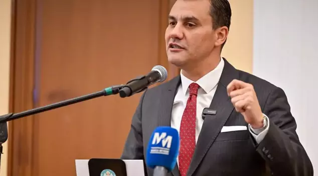 The Mayor of Manisa, Ferdi Zeyrek, was electrocuted.