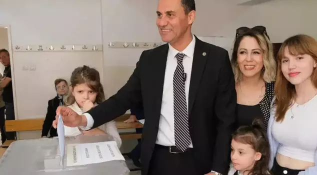 The daughter of the late Ferdi Zeyrek, Nehir Zeyrek: 