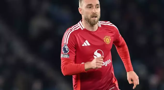 Manchester United announced 10 separations at once.