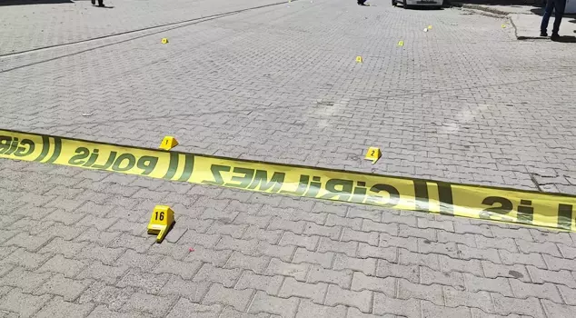 In the land dispute fight between families, 6 people were injured.