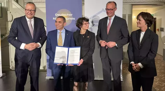 Scientists Özlem Türeci and Uğur Şahin receive the German National Award.