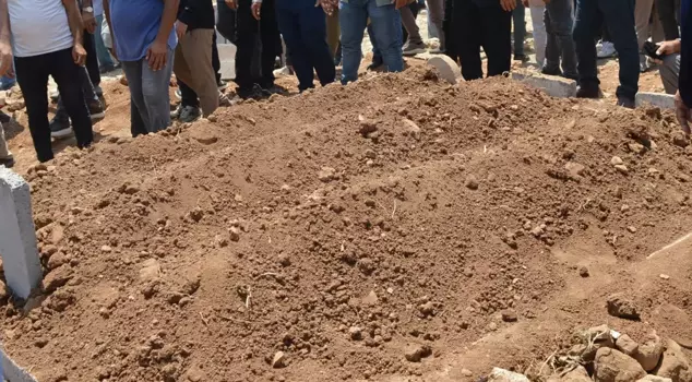 The oldest is 26 years old! Three siblings were laid to rest side by side.