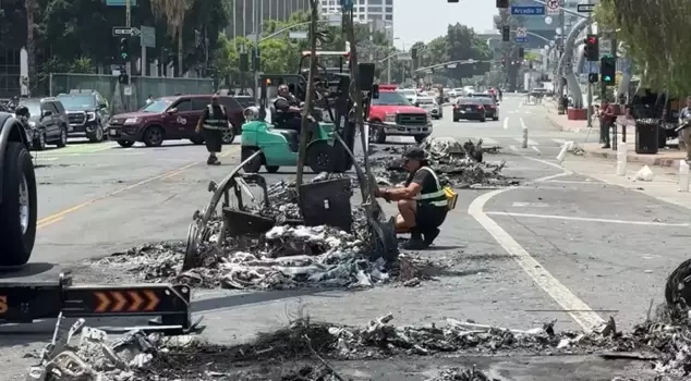 The debris removal efforts of vehicles burned during the protests in Los Angeles were captured on camera.