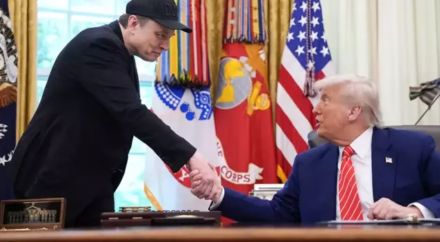 Elon Musk takes a step back: I regret what I said against Trump.
