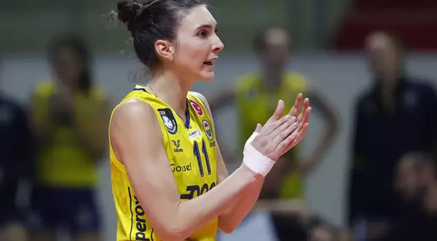 One of Fenerbahçe's legends, Naz Akyol, signed with Galatasaray.