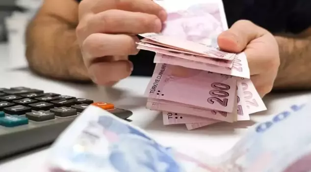 How much of a raise will civil servants and retirees receive in July? There are three different figures on the table.